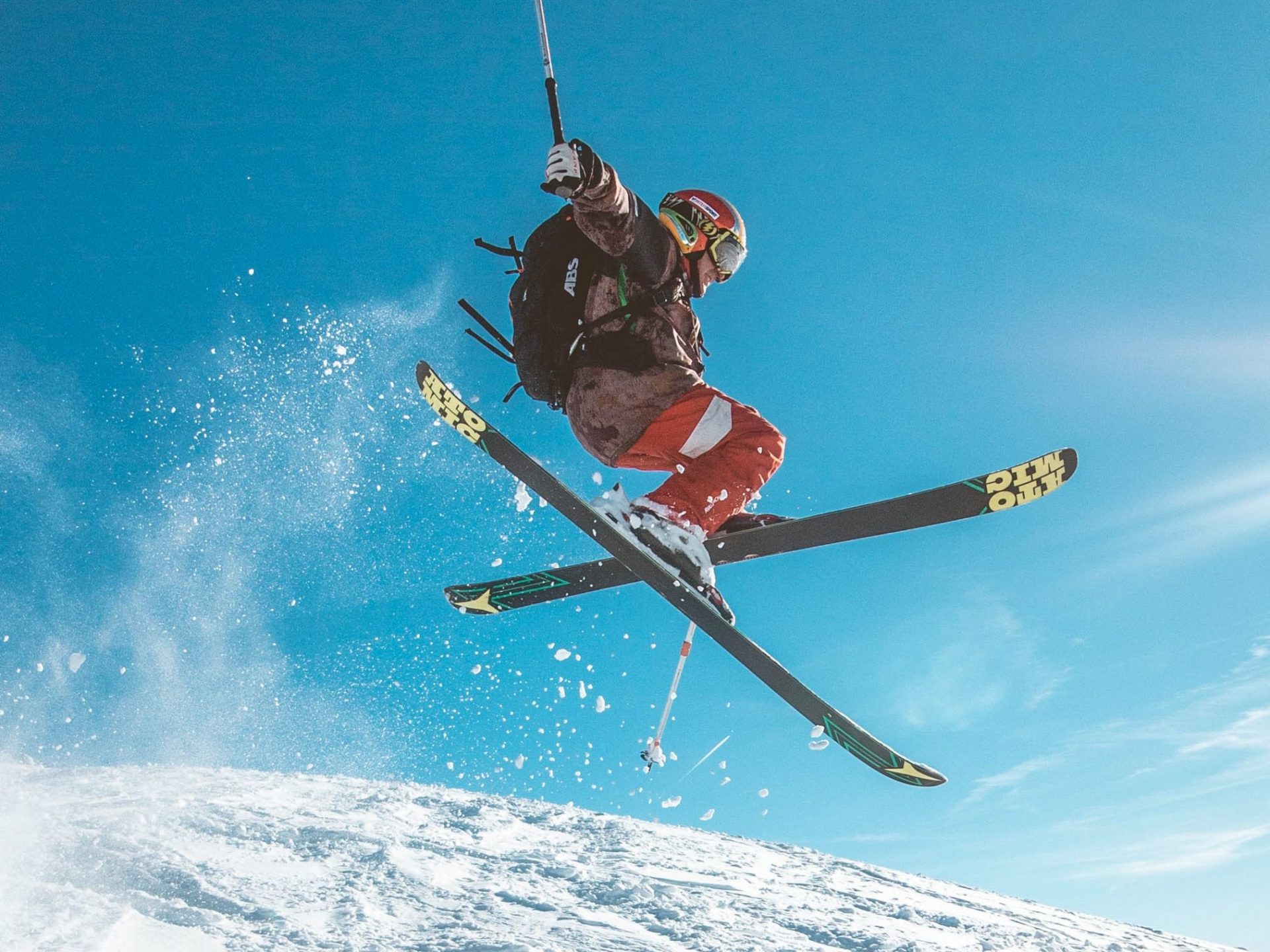 Akute Verletzungen entstehen vor allem beim Sport, wie zum Beispiel beim Ski fahren.